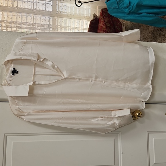Torrid size 3 100% polyester button down shirt - Picture 1 of 8